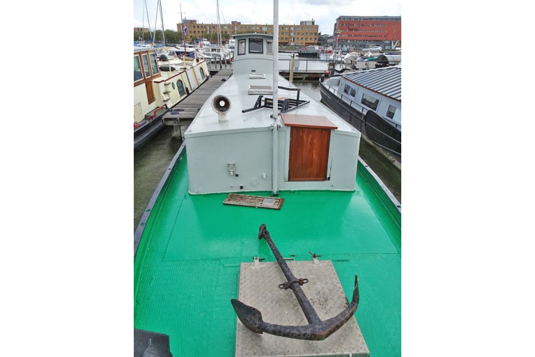 Luxe Motor 23.60 hull with TRIWV