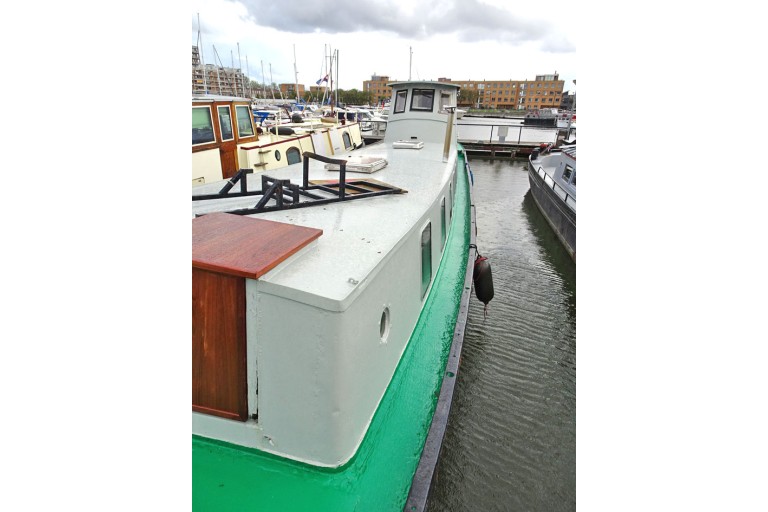 Luxe Motor 23.60 hull with TRIWV