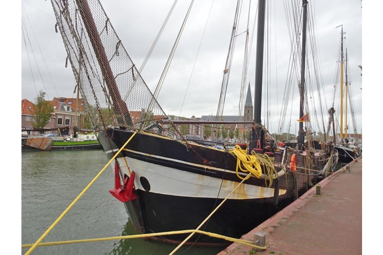 Two-masted Charter Clipper for 28 night guests
