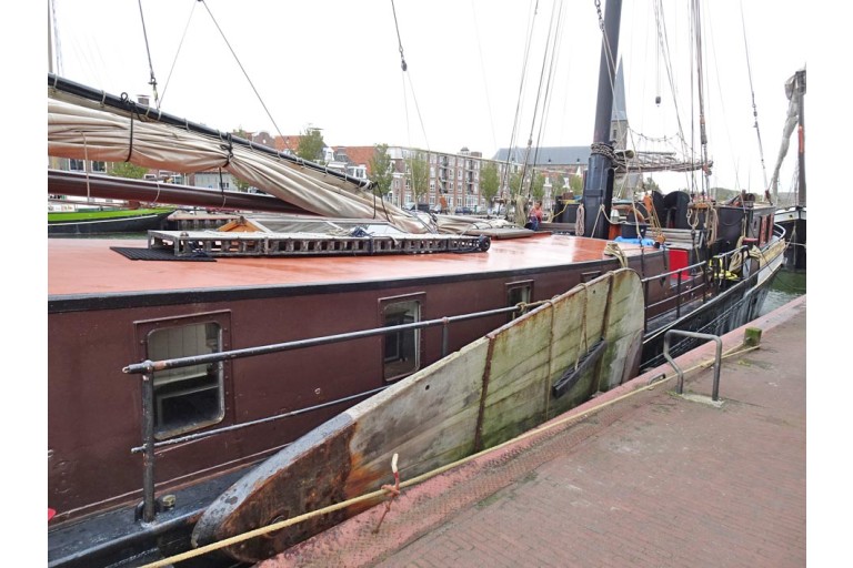 Two-masted Charter Clipper for 28 night guests