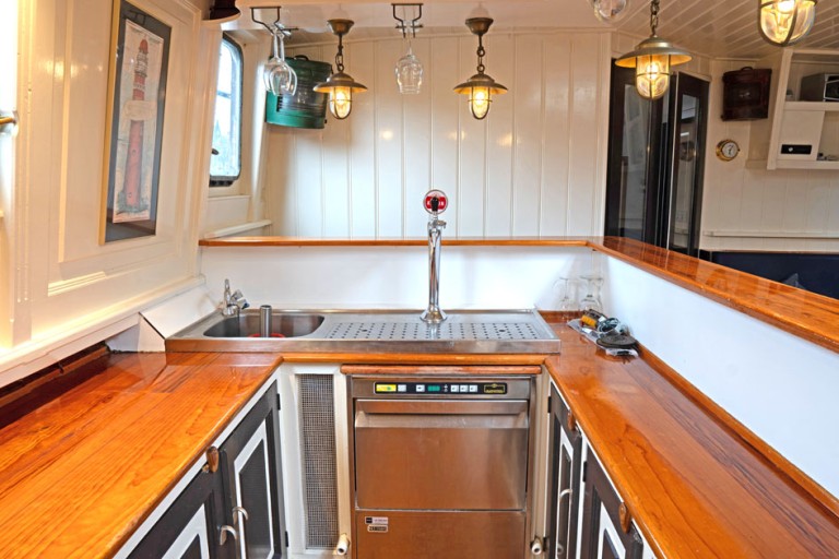 Two-masted Charter Clipper for 28 night guests