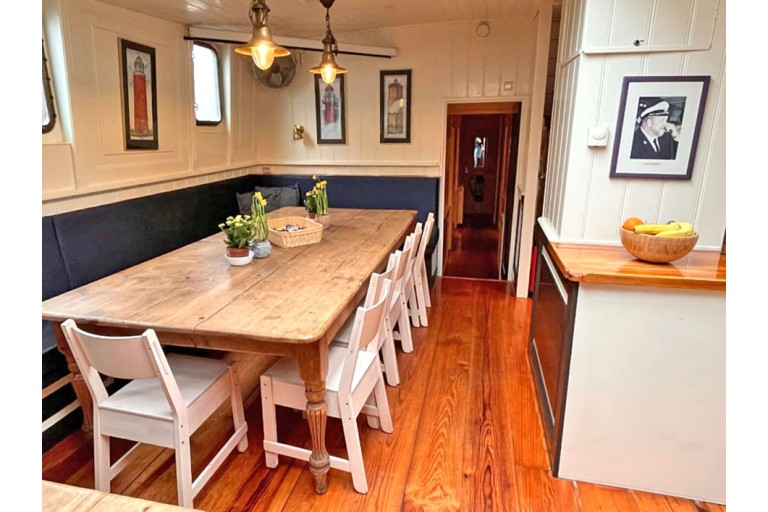 Two-masted Charter Clipper for 28 night guests