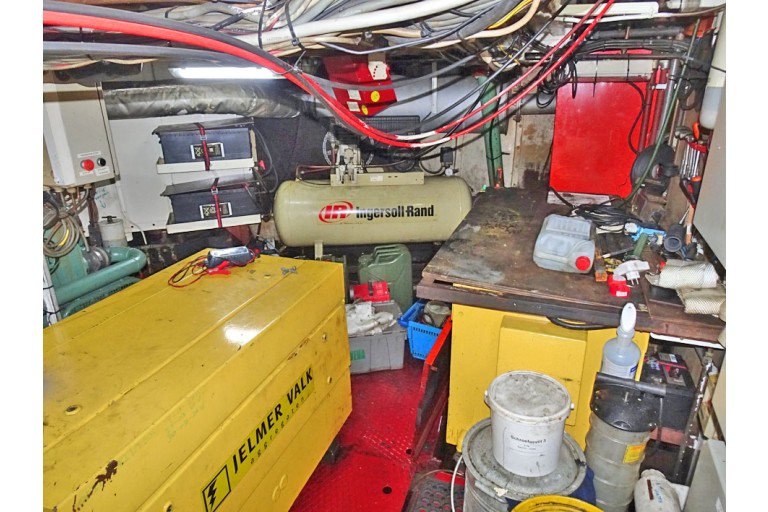 Two-masted Charter Clipper for 28 night guests