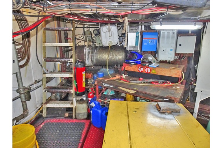 Two-masted Charter Clipper for 28 night guests