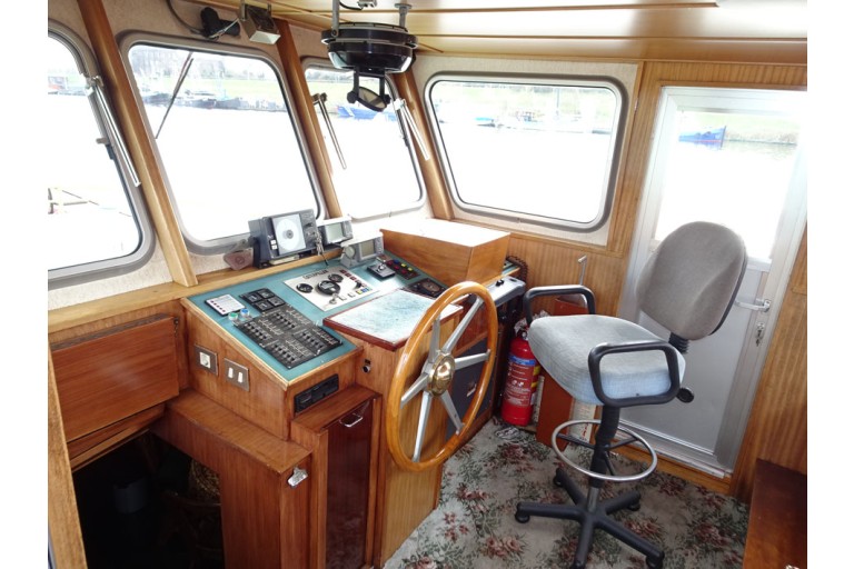 Schlepper / Schubboot 16.84 mit ES-TRIN