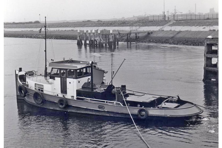 Schlepper / Schubboot 16.84 mit ES-TRIN