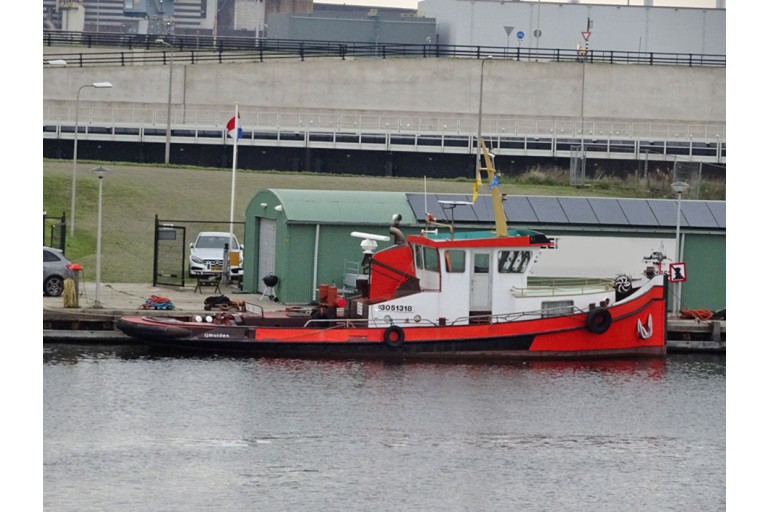 Schlepper / Schubboot 16.84 mit ES-TRIN