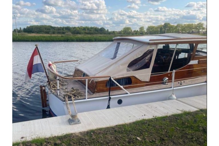 Yacht à Moteur Classique 10.25 CA