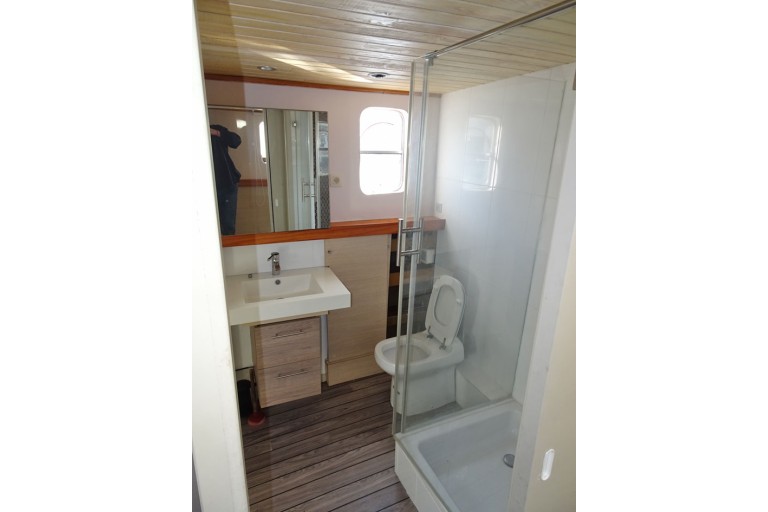 Fahrendes Wohnschiff 19.81