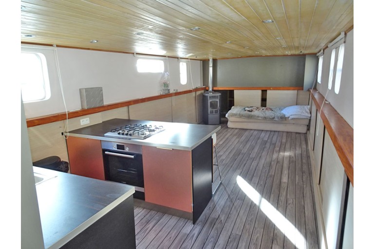 Fahrendes Wohnschiff 19.81