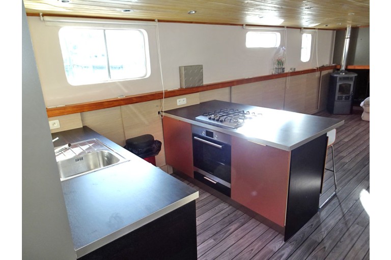 Fahrendes Wohnschiff 19.81