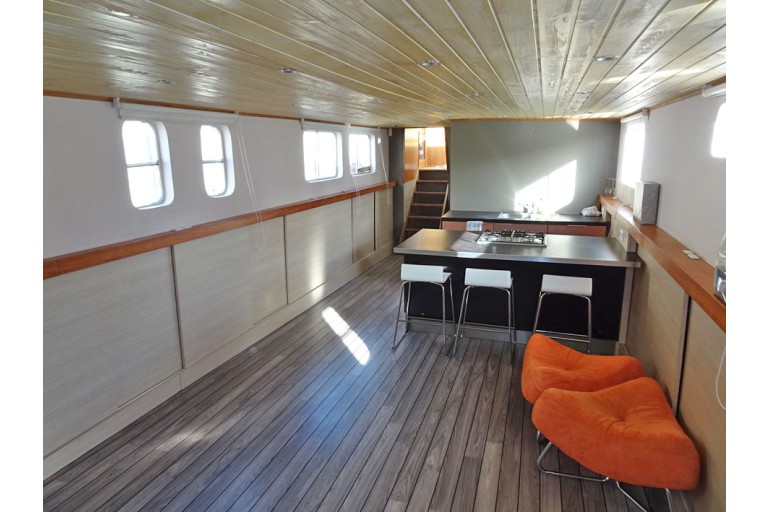 Fahrendes Wohnschiff 19.81