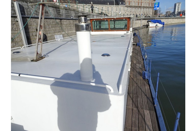 Fahrendes Wohnschiff 19.81