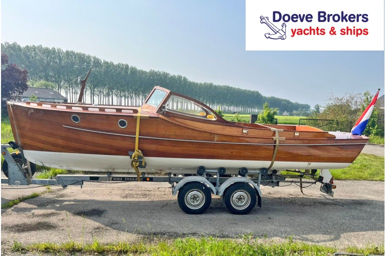 Pettersson classic motor yacht