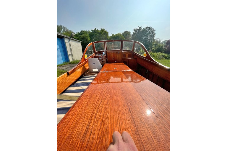 Pettersson classic motor yacht