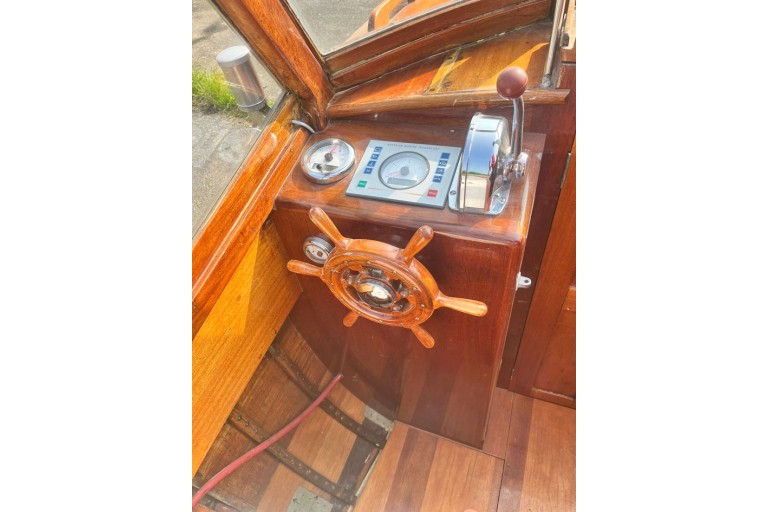 Pettersson classic motor yacht