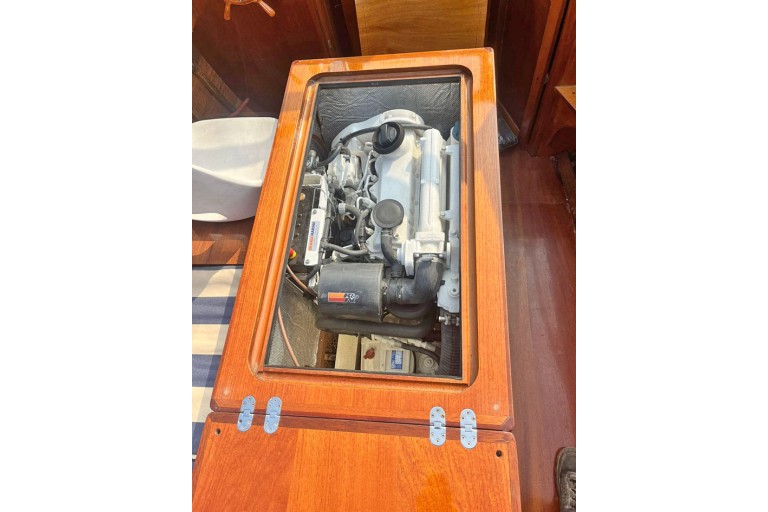 Pettersson classic motor yacht