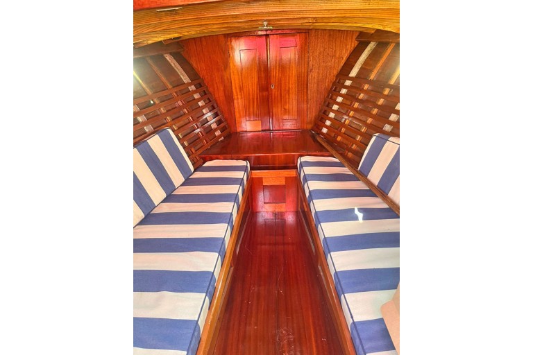 Pettersson classic motor yacht