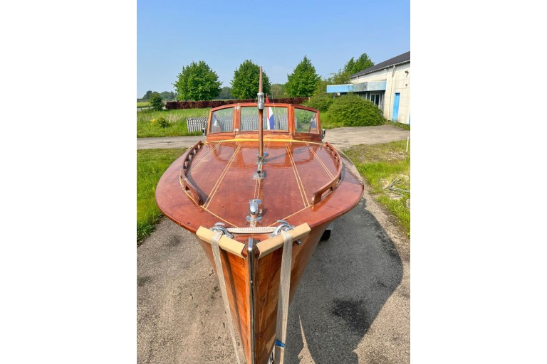 Pettersson classic motor yacht