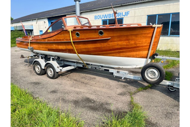 Pettersson classic motor yacht