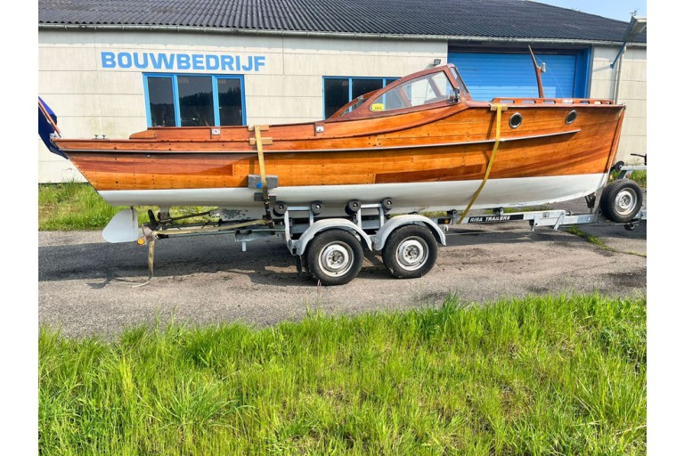 Pettersson classic motor yacht