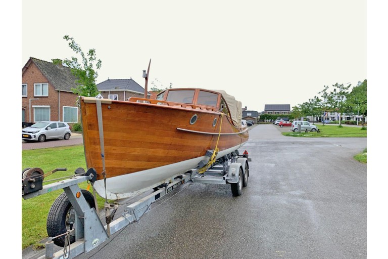 Pettersson classic motor yacht