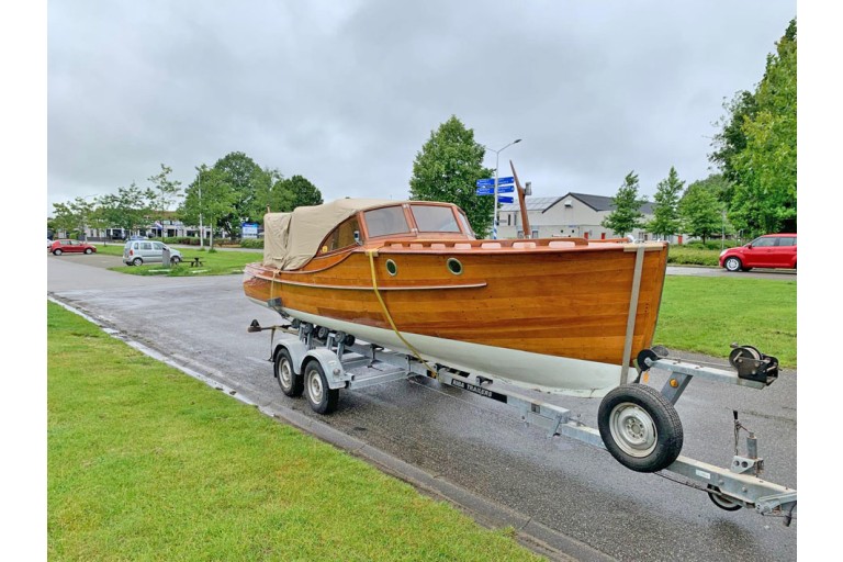 Pettersson classic motor yacht