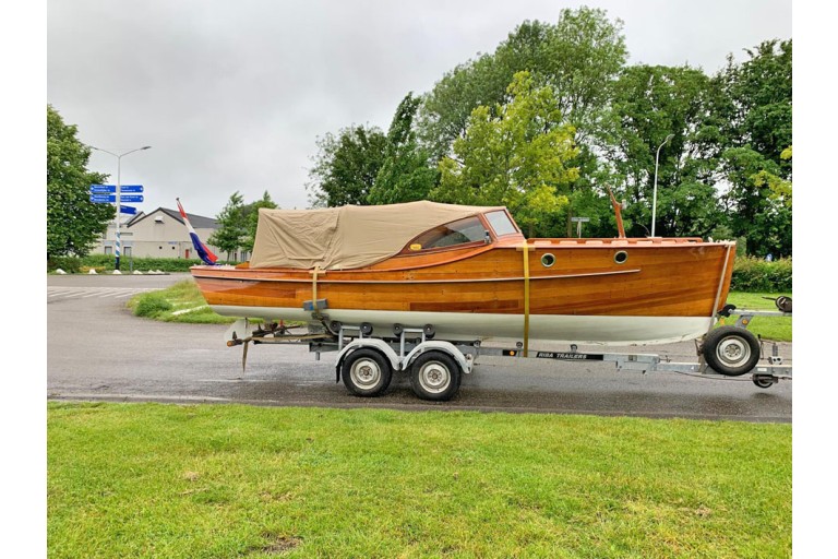 Pettersson classic motor yacht
