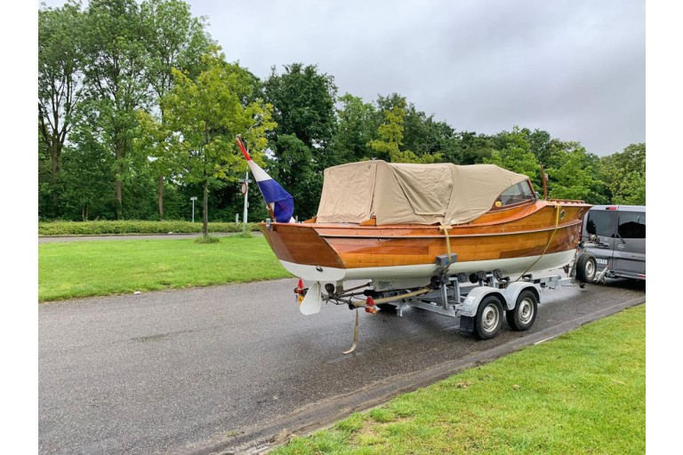 Pettersson classic motor yacht
