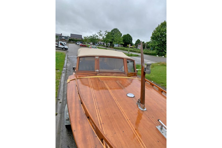 Pettersson classic motor yacht