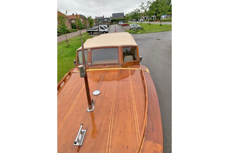 Pettersson classic motor yacht