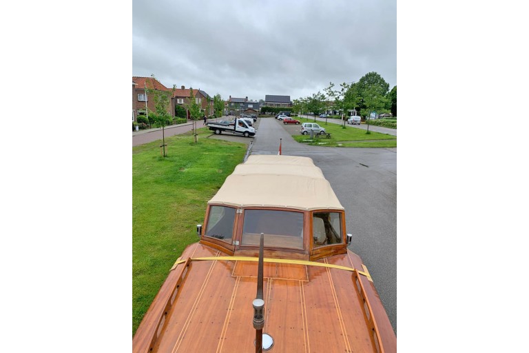 Pettersson classic motor yacht