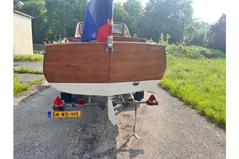 Pettersson classic motor yacht