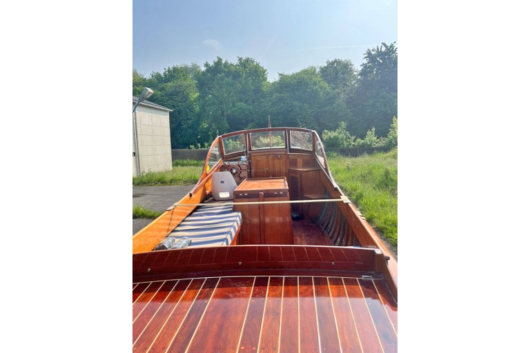 Pettersson classic motor yacht