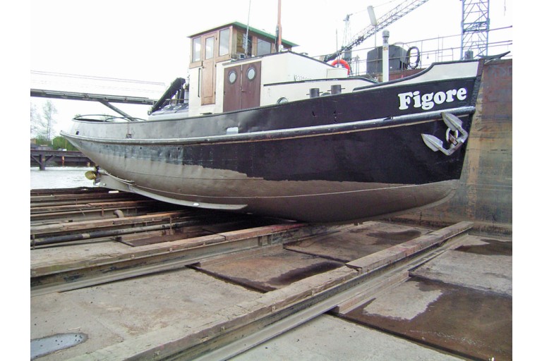 Tugboat Figore with ES-TRIN