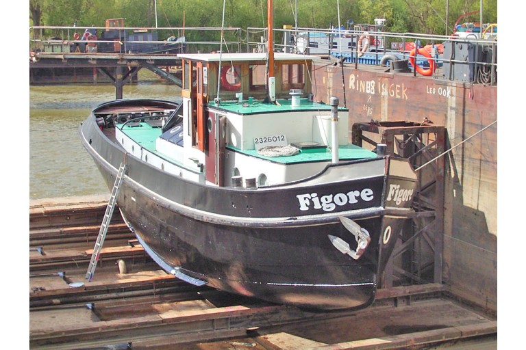 Tugboat Figore with ES-TRIN