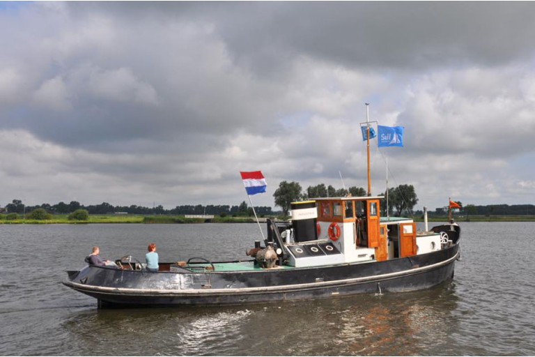 Tugboat Figore with ES-TRIN