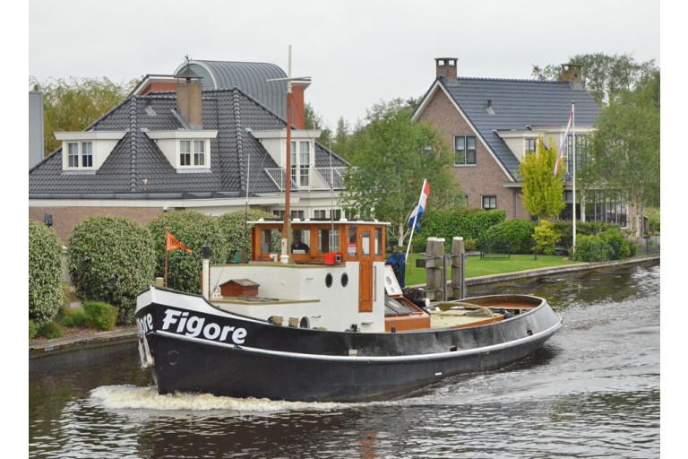 Tugboat Figore with ES-TRIN
