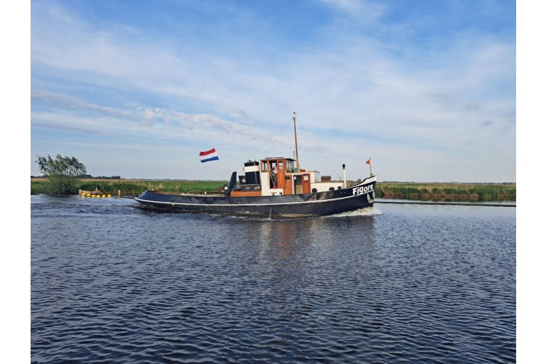 Tugboat Figore with ES-TRIN