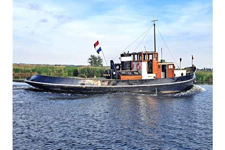 Tugboat Figore with ES-TRIN