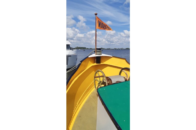 Tugboat Figore with ES-TRIN