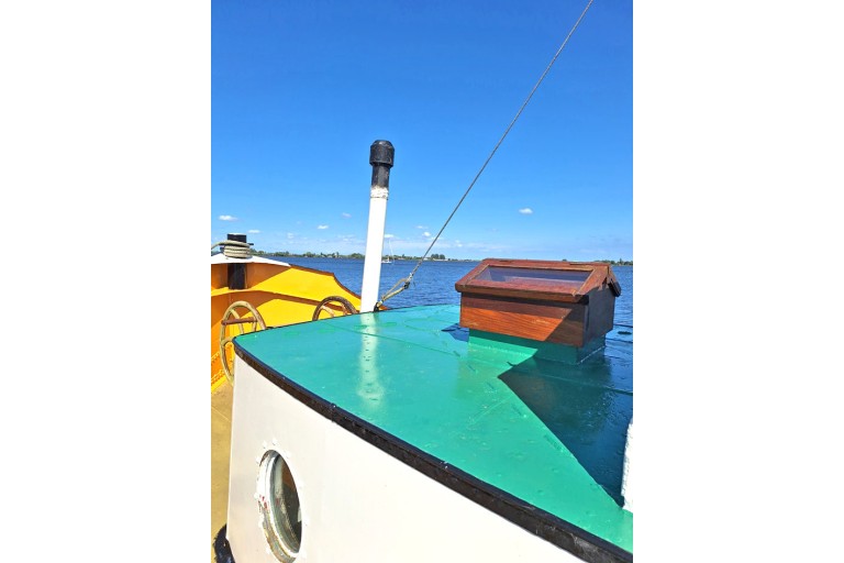 Tugboat Figore with ES-TRIN