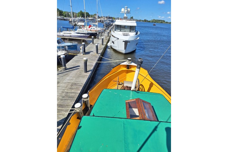 Tugboat Figore with ES-TRIN