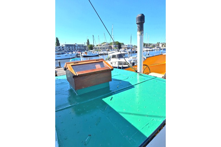 Tugboat Figore with ES-TRIN