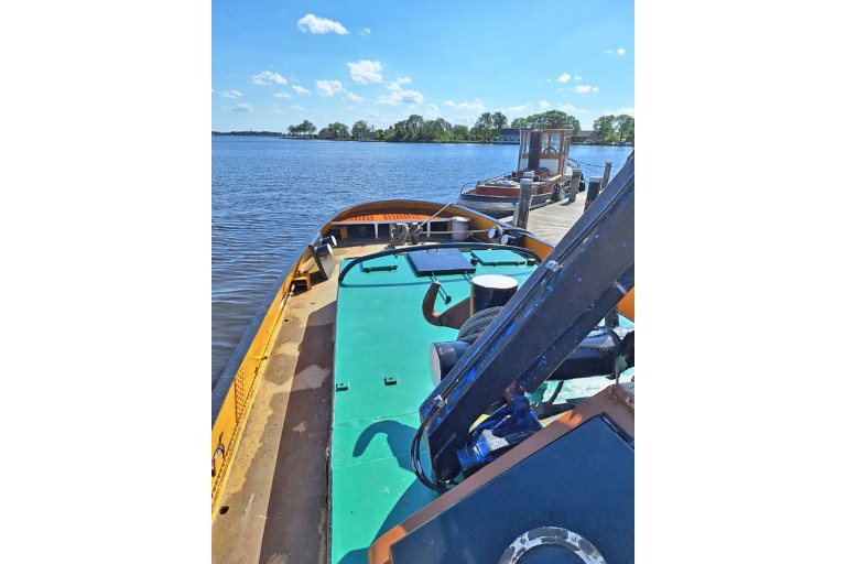 Tugboat Figore with ES-TRIN