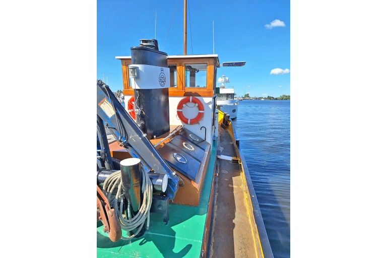 Tugboat Figore with ES-TRIN