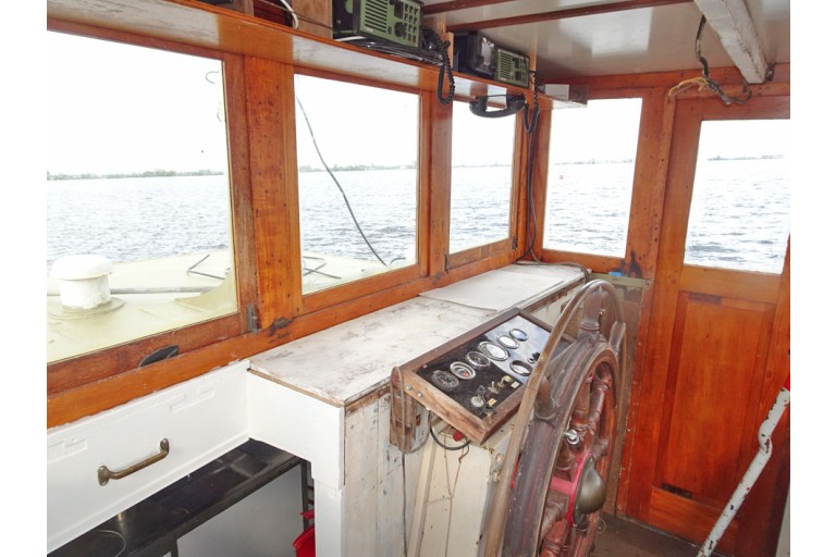 Tugboat Figore with ES-TRIN