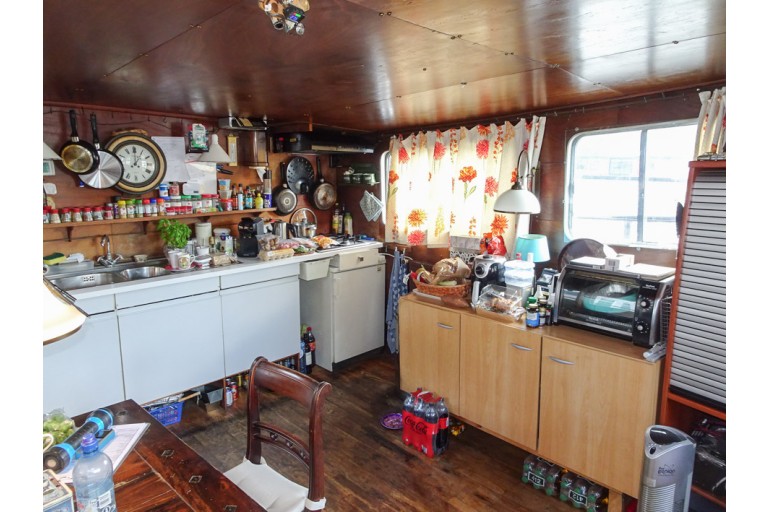 Dutch Barge 25.99 with TRIWV
