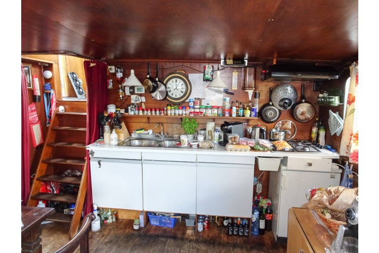 Dutch Barge 25.99 with TRIWV
