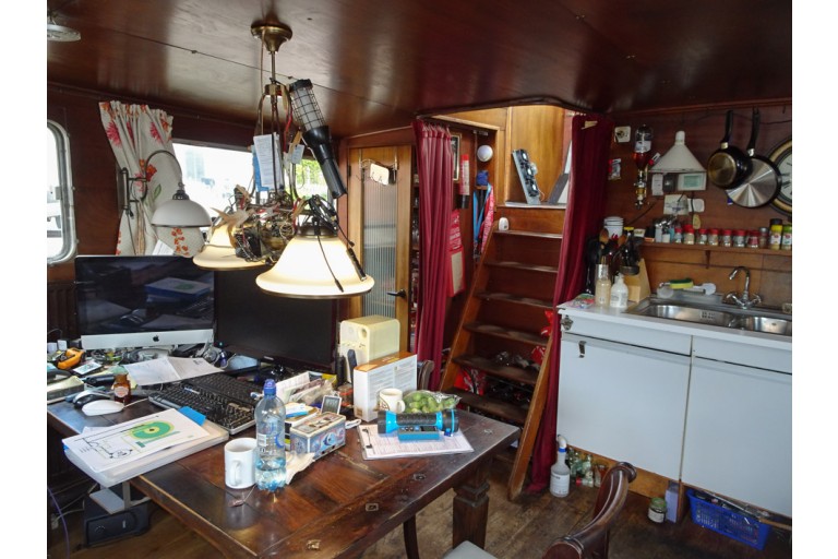 Dutch Barge 25.99 with TRIWV